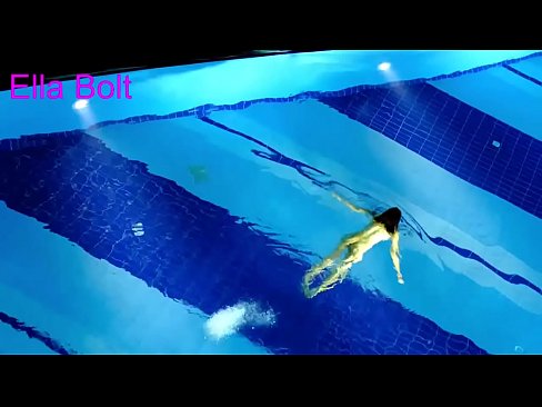 ❤️ Ich kann nicht aufhören zuzusehen, junge Blondine beim Nacktschwimmen im Pool des ELLA BOLT Resorts erwischt Porno bei de.elitemangas.top ️❤