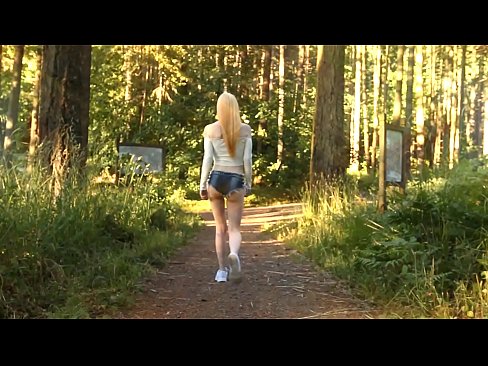❤️ Schöne Frau bewegt sich langsam, nicht nackt Video Porno bei de.elitemangas.top ️❤