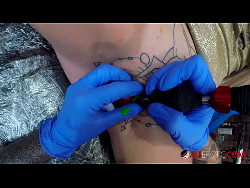 ❤️ Extrem tätowierte Hottie Sully Savage hat ein Tattoo auf ihrer Klitoris Porno bei de.elitemangas.top ️❤